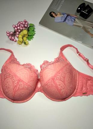 Красивий кружевний бюстгалтер розмір 80e