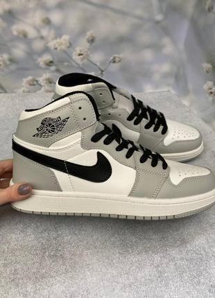 Мужские демисезонные высокие кожаные серо-белые кроссовки nike air jordan 1 🆕