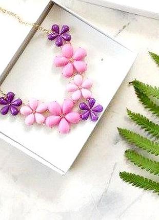 Стильне рожеве фіолетове кольє сережки набір прикрас комплект біжутерії