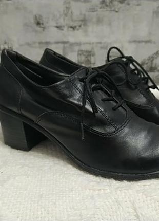 Шкіряні чорні туфлі на низькому каблуці висота 6 см довжина устілки 25.5-26