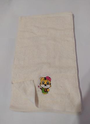 Махровое полотенечко с тигриком
размер 0,3*0,5
махра,  3 цвета