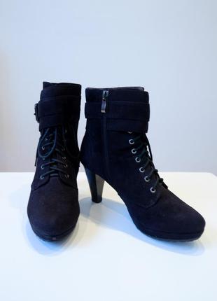 Черные замшевые ботинки