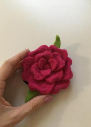 Резинка роза из валяной шерсти из непала1 фото