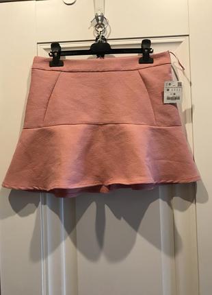 Zara trafaluc pink,цветочная жаккардовая мини-юбка с оборкой, а-силуэта, размер m