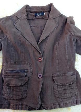 Стильная джинсовая куртка цвета хаки6 фото