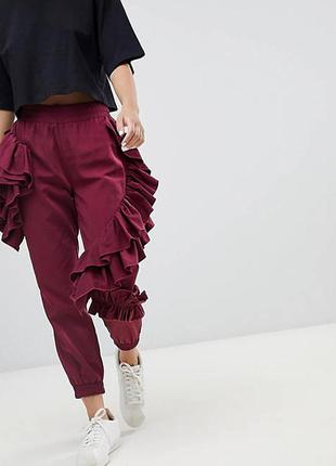 Бордовые джоггеры с оборками asos design