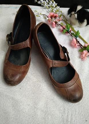 Туфлі шкіряні.