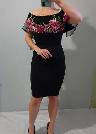 Красивое чёрное платье от lipsy