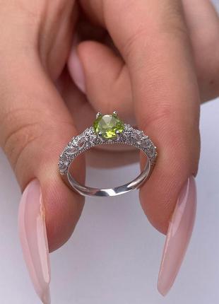 Серебряное кольцо, 925 проба, камень хризолит