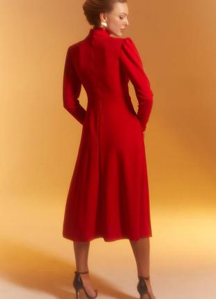 Красное платье миди9 фото