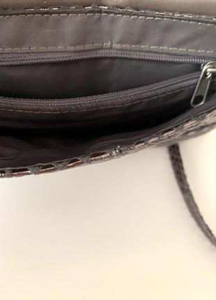 Серебристая сумочка кросс-боди2 фото