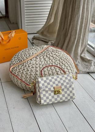 Нереальная женская кожаная сумочка в стиле louis vuitton croisette белая с серым2 фото