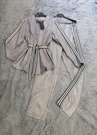 Классический  костюм с лампасами тренд батал