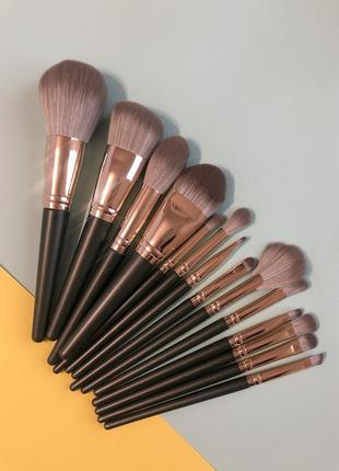 Набор на 14 кистей для макияжа с чехлом