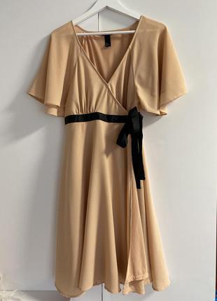 Красивое женское платье