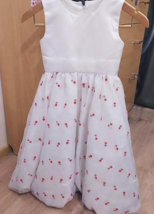 Нарядное платье