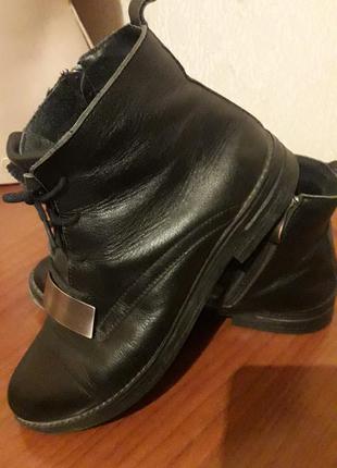 Кожаные ботинки