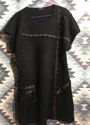 Черное платье с плетением