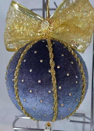 Елочный шар ручной работы 8см серо-голубой велюр с золотом3 фото