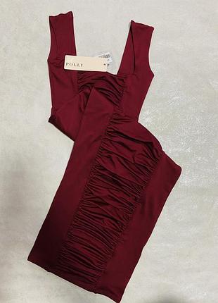 Бордова сукня міді