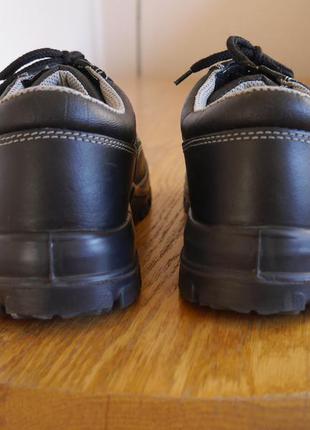 Туфлі з металічним захистом носка і підошви розмір 38 стелька 25 см uvex5 фото