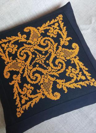 Декоративная наволочка. ручная вышивка болгарским крестом2 фото