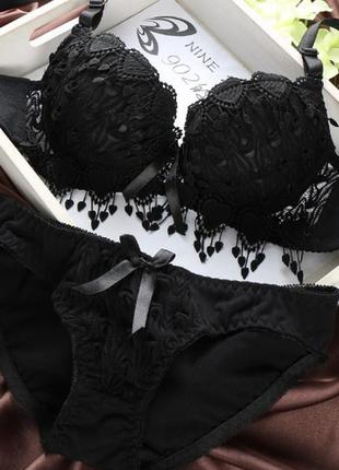 Комплект женского нижнего белья  с пушап "сердечки " чёрный