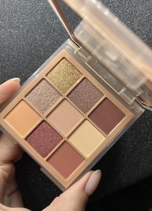 Huda beauty sand haze тіні