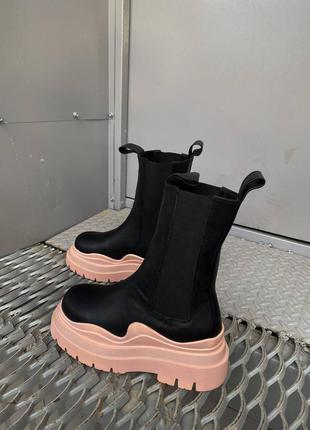 Bottega veneta pink брендовые утепленные зимние массивные черные сапоги с мехом натуральная кожа модні чорні зимні утеплені сапожки натуральна шкіра2 фото