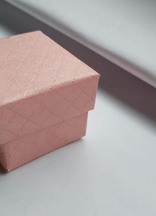 Коробочка для украшений розовая квадратная упаковка для кольца серьг кулона предложения4 фото