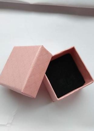 Коробочка для прикрас рожева квадратна упаковка для кільця сережок кулона пропозиції1 фото