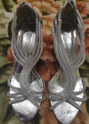 Стильные босоножкии style choes можно для танцев 41 размер