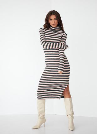 Теплое трикотажное зимнее женское платье в полоску средней длины, пудра  50-521 фото