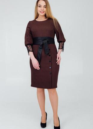 Демисезонное коричневое женское приталенное платье  с кожаным поясом 46,48,50