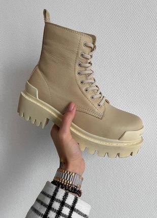 Женские зимние ботинки