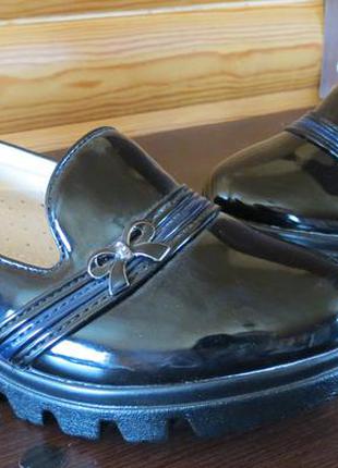 Детские туфли лакированные, тракторная подошва р.31-38