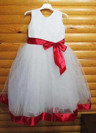 Нарядное пышное платье для девочки на 6-7 лет