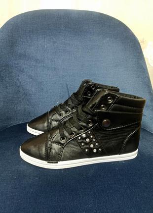 Демисезонные стильные ботинки на шнуровке спортивного стиля, хайтопы, завышенные кроссовки, сникерсы3 фото