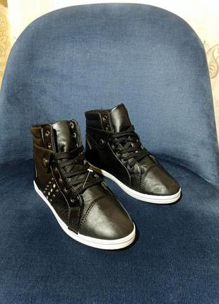 Демисезонные стильные ботинки на шнуровке спортивного стиля, хайтопы, завышенные кроссовки, сникерсы6 фото