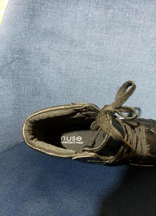 Демисезонные стильные ботинки на шнуровке спортивного стиля, хайтопы, завышенные кроссовки, сникерсы8 фото