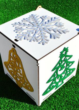 Белая коробка лдвп + глиттер 16х16х16 см новогодняя подарочная коробочка для подарка на новый год