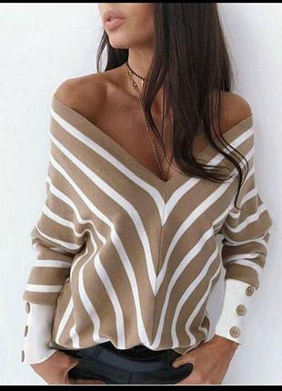 З відкритими плечима