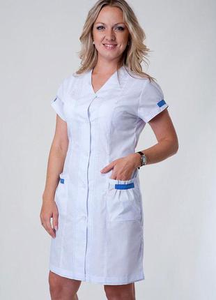 Жіночий медичний халат батист з бавовняної тканини з синьою смужкою 40-60
