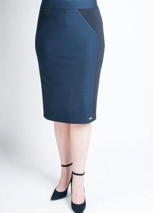Темно-синяя солидная юбка миди размер 48
