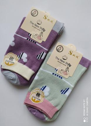 Жіночі шкарпетки.