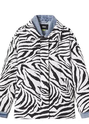 Женская куртка с принтом зебры