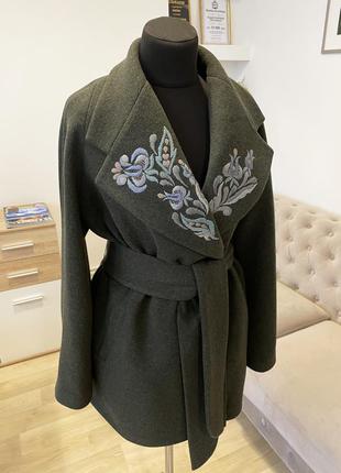 Кашемірове пальто з ручною вишивкою «осінні візерунки»1 фото