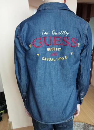 Рубашка на высоком худеющем мальчишке