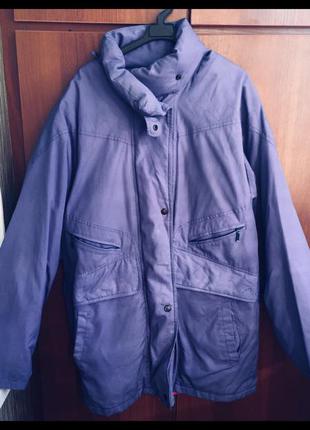 Куртка пухова вона ж вітровка(можна носити навесні) .підкладка пухова відстібається (натуральний пух).