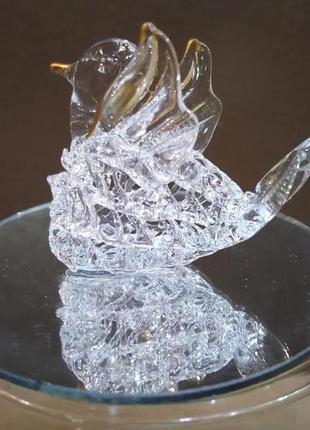 Стеклянная фигурка уточка в стиле в стиле сваровски на зеркальной подставке
